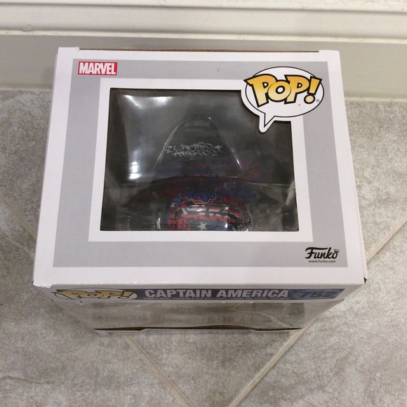 Funko POP Captain America Street Art #752 - Picture 6 of 8
